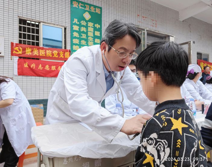 康美醫院到梅塘鎮安仁村開展義診活動